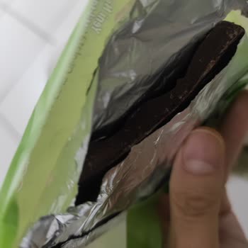 Nestle Fıstıklı Çikolata Değil Fıstıksız Çikolata