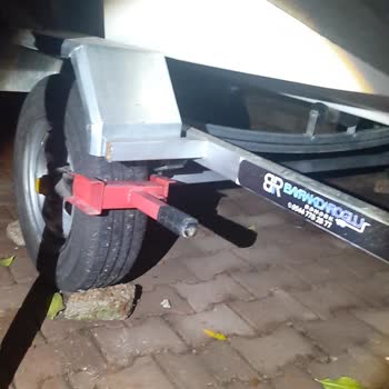 Bayrakdar Kardeşler Tekne Römorku Jantlarının Darbeli Ve Yamuk Olması