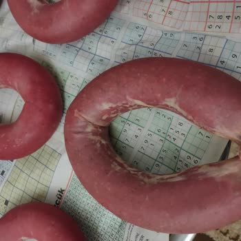 Afyon Kültür Sucukları Taş Çıkan Ve Kötü Kokan Ürün