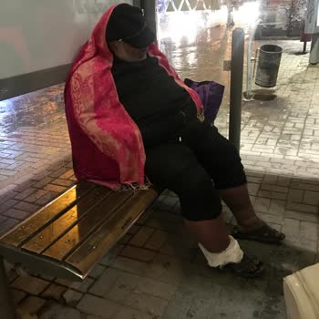 İzmir Büyükşehir Belediyesi Sokakta Yaşayan Adam