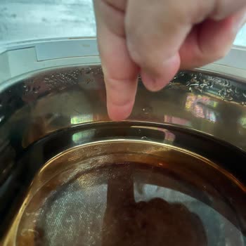 Arçelik Gurme Çay Makinesi Demleme Yapmadan Karafa Akıtıyor