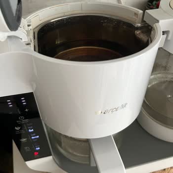 Arçelik Gurme Çay Makinesi Demleme Yapmadan Karafa Akıtıyor