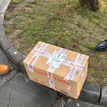 Hepsiburada'nın Kitaplarla Deterjanları Aynı Koliyle Göndermesi!