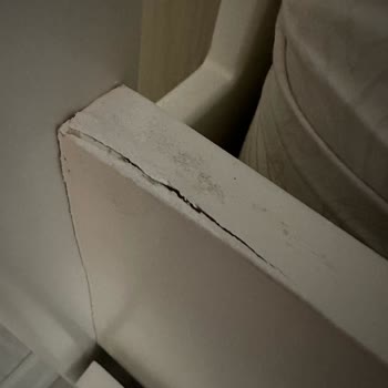 Kinderbett Bebek Odaları Ürününde Çatlama Oldu Ve Farklı Renk Takıldı