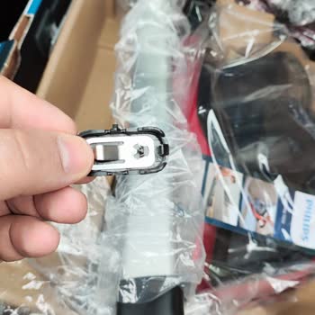 Media Markt Philips XC7043/01 Şarjlı Dik Süpürge Kırık Geldi.