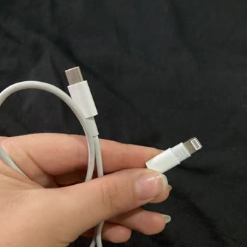 Denizli Forum Vodafone Mağazası Orijinal Olmayan Apple Şarj Kablosu