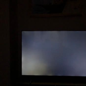 Grundig Marka Televizyon Işık Sızması Sorunu