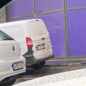 Getir Çalışanları Yol Kapatıp Küfür Ediyor