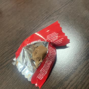 Sagra Tadelle Paket İçeriği Boş Yarım Çikolata Renginde Değişim