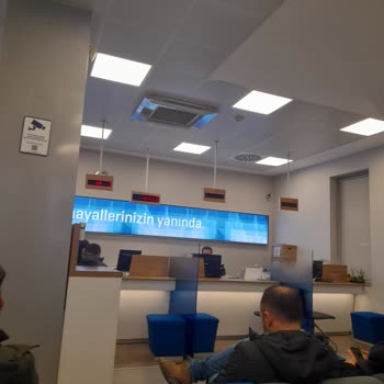 İş Bankası Uzun Saatler Banka Sırası Bekleme
