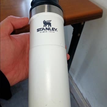 Stanley 9 Ayda Çizilen Ve Göçük Oluşan Termos