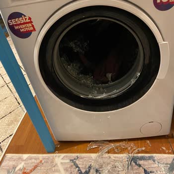 Regal Çamaşır Makinesi Kapak Camı Patlaması