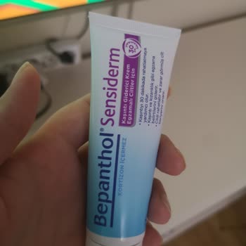 Bepanthol Sensiderm Egzamalı Ciltler İçin Krem Yanma ve Kaşınma Yaptı