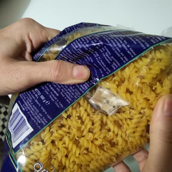 Nuh'un Ankara Makarnası İçinde Yabancı Nesne