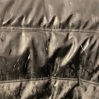 Zara Yağmurlu Havalarda Köpüren Mont Sorunu