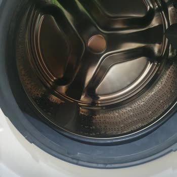 4 Aylık Bosch Çamaşır Makinesi Tambur Lastiği Parçalandı.