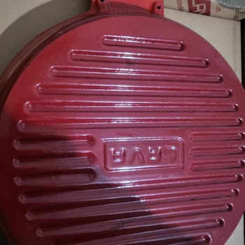 Gratis Den Alınan Lava Izgara Dokum Tava Soyulmalar Başladı