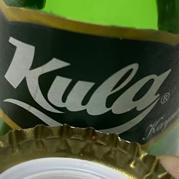 Kula Maden Suyu Şişesinde Pas Lekeleri