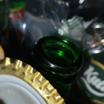 Kula Maden Suyu Şişesinde Pas Lekeleri