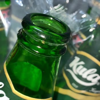 Kula Maden Suyu Şişesinde Pas Lekeleri