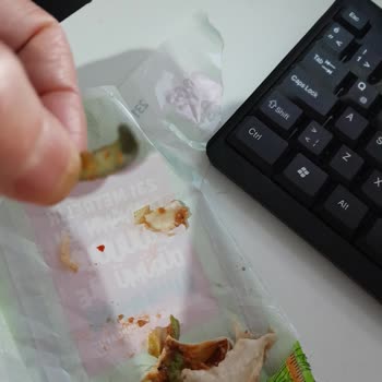 Oses Çiğköfte Dürümde Yüzük Sürprizi Ve Kaba Tavır!