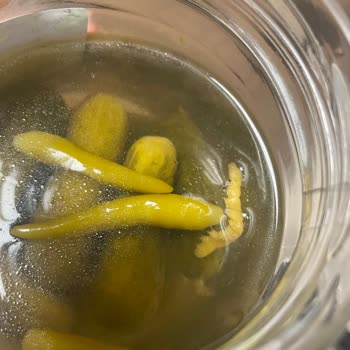 BİM Marketten Alınan Turşu Ürününde Beklenmedik Bulgu