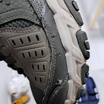 Sketchers İn Outdor Diye Sattığı Ayakkabı