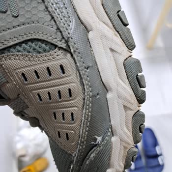 Sketchers İn Outdor Diye Sattığı Ayakkabı