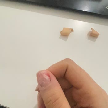 Nascita - Doğuş Kozmetik Tırnaklarım Çıktı Tırnak Yapıştırıcısı Değiş Japon Gibi