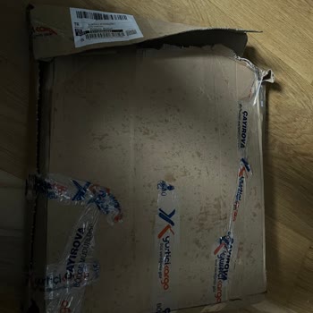 Yurtiçi Kargo Açılmış Ve Yırtılmış Kargo Kutusu