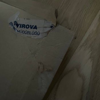 Yurtiçi Kargo Açılmış Ve Yırtılmış Kargo Kutusu