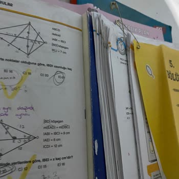 Orijinal Yayınları Orijinal Kitabın Sayfaları Kopuyor