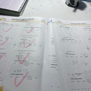 Orijinal Yayınları Orijinal Kitabın Sayfaları Kopuyor