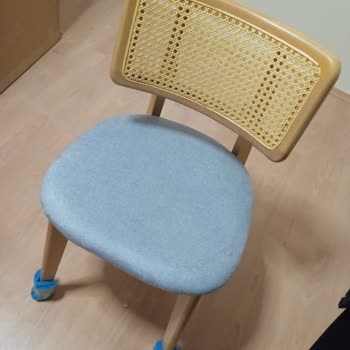 Vivense Sandalyeler Ve Renk Farkları