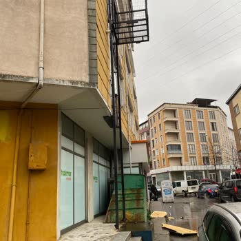 Ataşehir Belediyesi Kaldırımlar İşgal Edilmesin İş Yerleri Ve İnşaatlar Tarafından