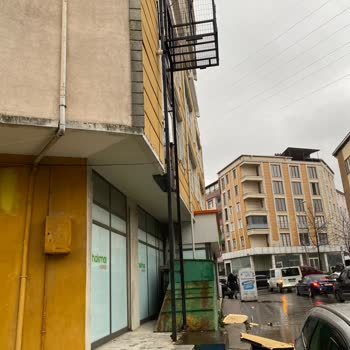 Ataşehir Belediyesi Kaldırımlar İşgal Edilmesin İş Yerleri Ve İnşaatlar Tarafından