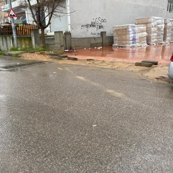 Ataşehir Belediyesi Kaldırımlar İşgal Edilmesin İş Yerleri Ve İnşaatlar Tarafından