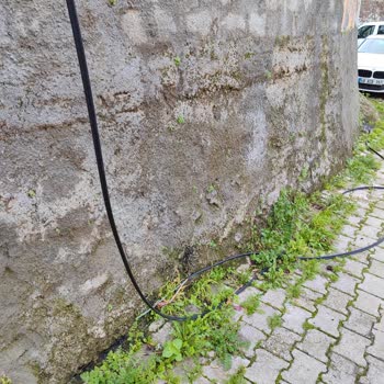 Türk Telekom Sokaktaki Kabloyu 40 Gündür Onarmıyor