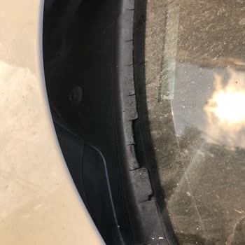 BMW 116i Ön Cam Kauçuk Sorunu