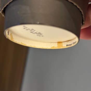 Kahve Dünyası Bardakları Üstünüze Dökülüyor