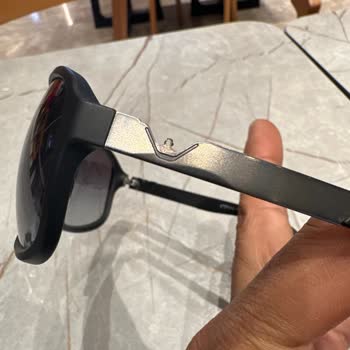 Sunglass Hut Gözlük Arması Düşmüş Ve Garanti Sayılmıyor