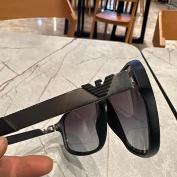 Sunglass Hut Gözlük Arması Düşmüş Ve Garanti Sayılmıyor