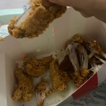 KFC Tavukta Kocaman Kıl Saç Çıktı
