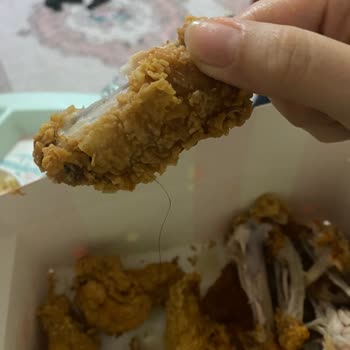 KFC Tavukta Kocaman Kıl Saç Çıktı