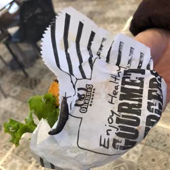 Ohannes Burger Tandır Burgerden Sülüklü Böcek Çıktı