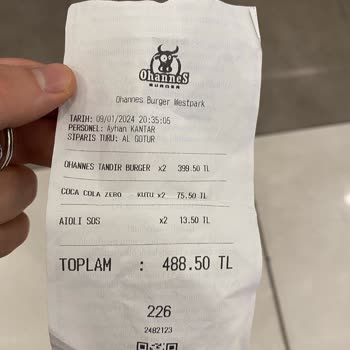 Ohannes Burger Tandır Burgerden Sülüklü Böcek Çıktı