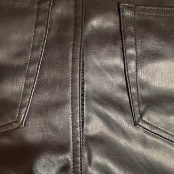 Pull and Bear Yüksek Fiyatlı Deri Pantolonun Dikiş Sorunu