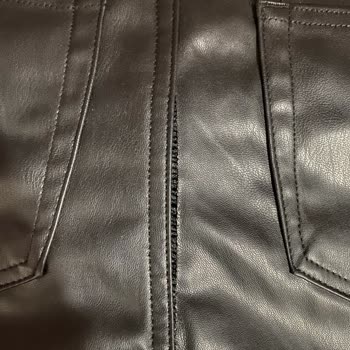 Pull and Bear Yüksek Fiyatlı Deri Pantolonun Dikiş Sorunu