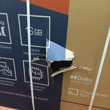 Arçelik TV Kutusu Parçalanmış. Ürünleri Vura Vura Çıkarttılar