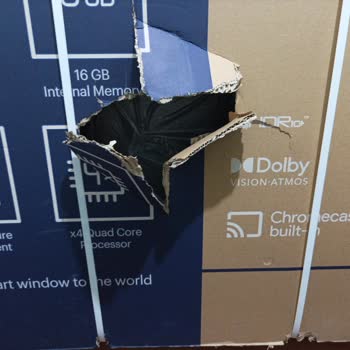 Arçelik TV Kutusu Parçalanmış. Ürünleri Vura Vura Çıkarttılar